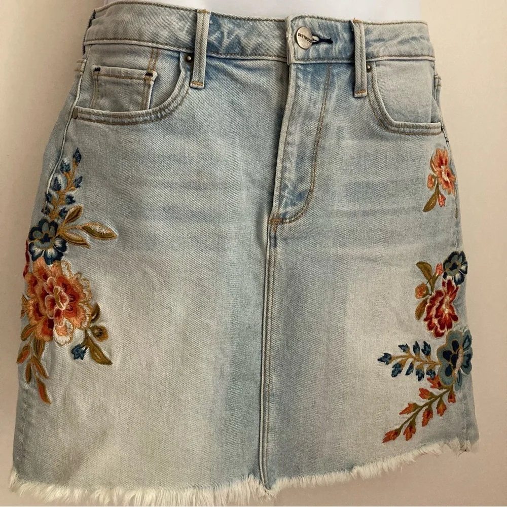 Driftwood Light Blue Maui Floral Embroidered Frayed Hem Denim Skirt, Sz 27